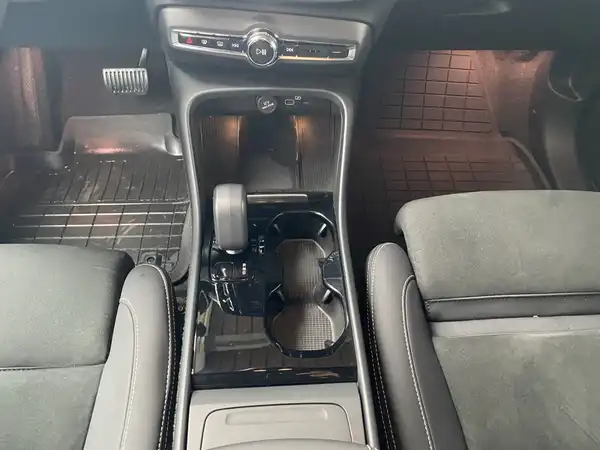 VOLVO C40 (10/24)