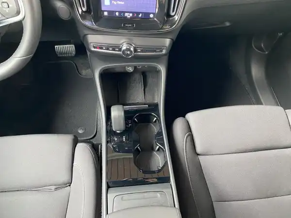 VOLVO C40 (9/19)