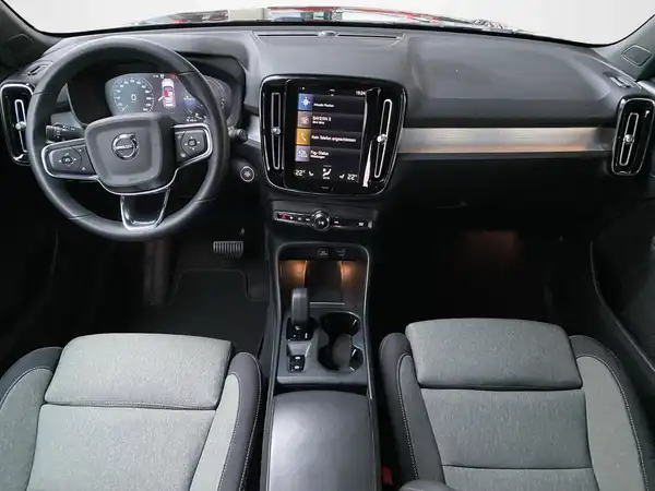 VOLVO C40 (8/20)