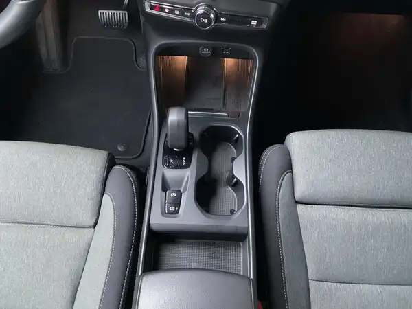 VOLVO C40 (9/20)