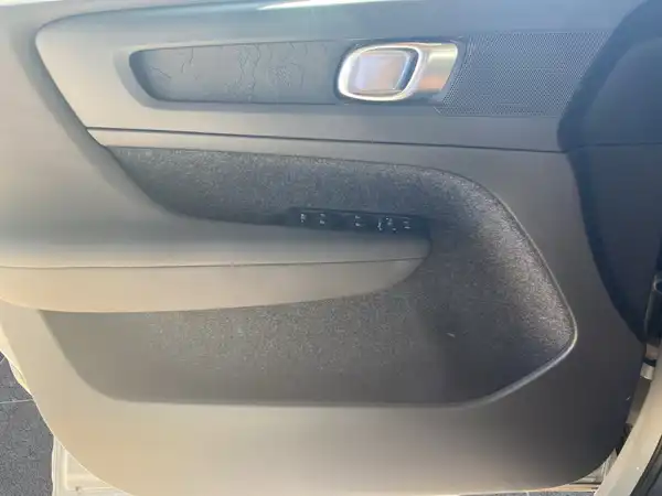 VOLVO C40 (17/17)