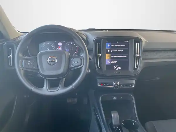VOLVO C40 (8/17)