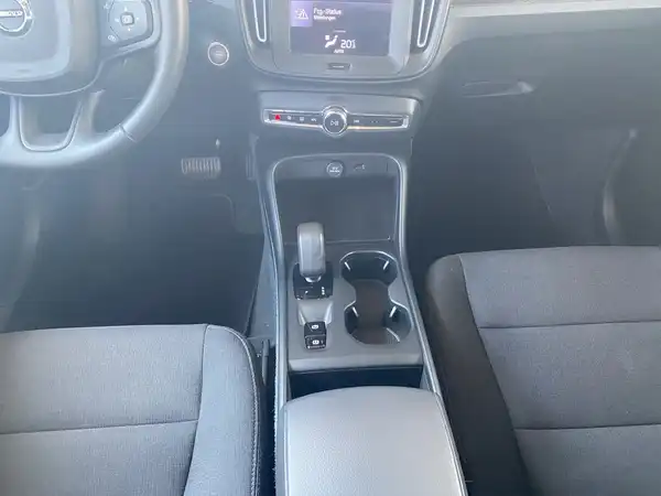 VOLVO C40 (9/17)