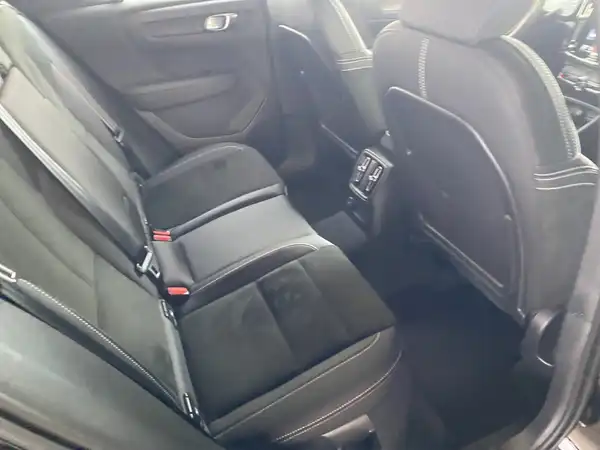 VOLVO C40 (13/22)