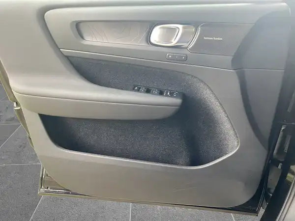 VOLVO C40 (17/22)