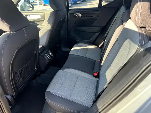 VOLVO C40 (13/28)