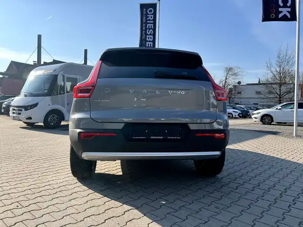 VOLVO C40 (3/28)