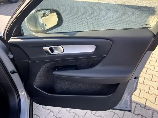VOLVO C40 (21/28)