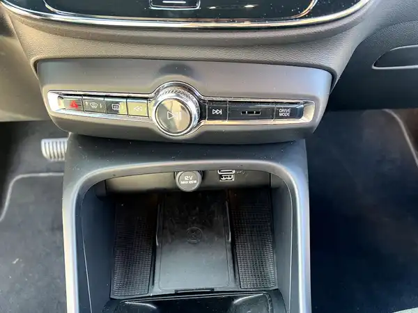 VOLVO C40 (25/28)