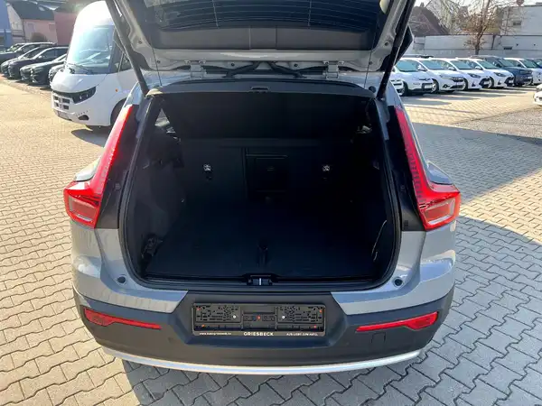 VOLVO C40 (7/28)