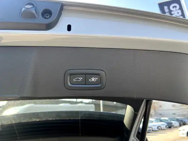 VOLVO C40 (8/28)