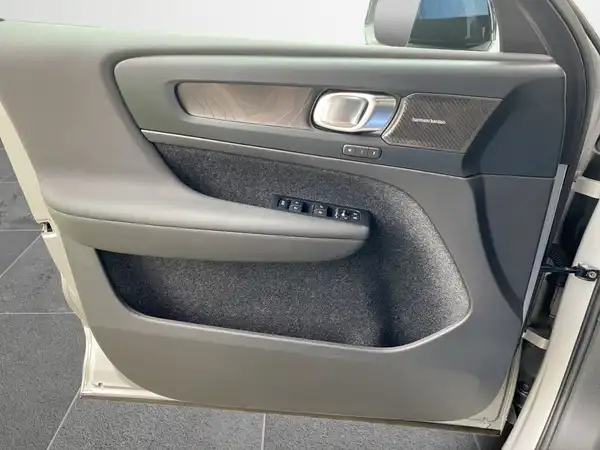 VOLVO C40 (18/20)