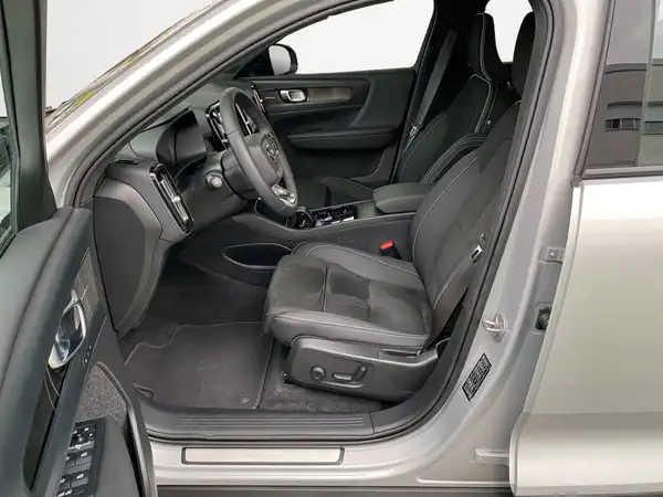 VOLVO C40 (8/20)