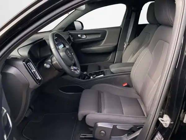 VOLVO C40 (8/21)
