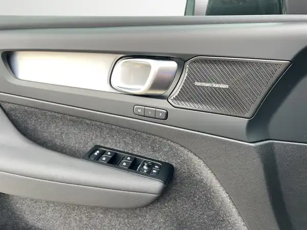 VOLVO C40 (17/18)