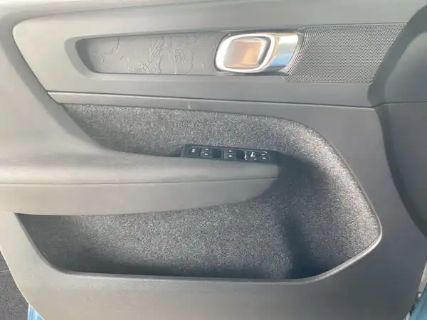 VOLVO C40 (17/18)