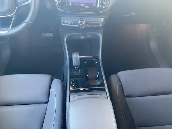 VOLVO C40 (9/20)
