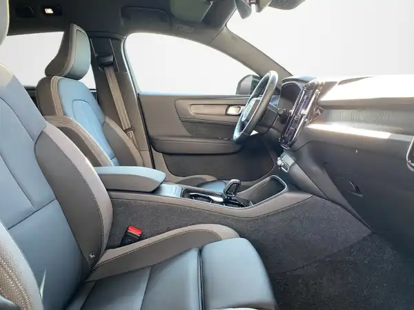 VOLVO C40 (12/21)