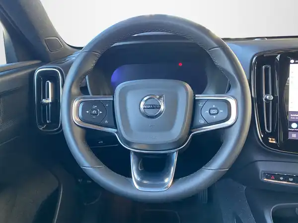 VOLVO C40 (10/21)