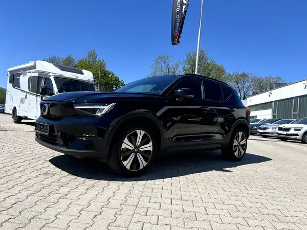 VOLVO C40 (1/27)