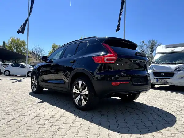 VOLVO C40 (2/27)