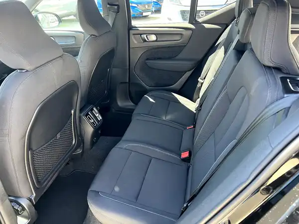 VOLVO C40 (12/27)