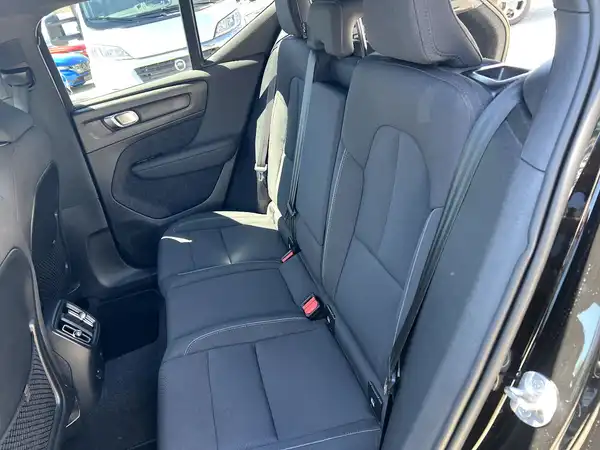 VOLVO C40 (13/27)