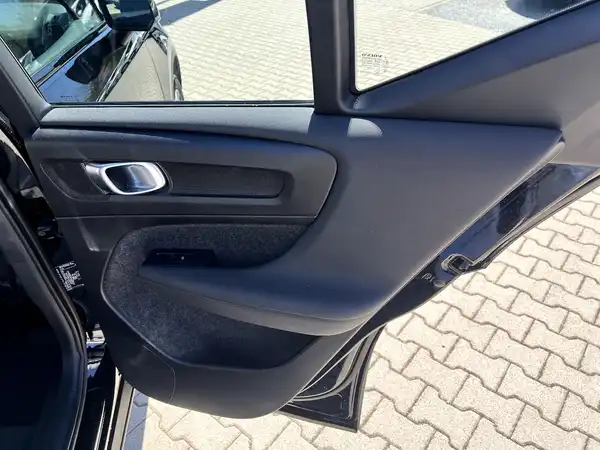 VOLVO C40 (14/27)