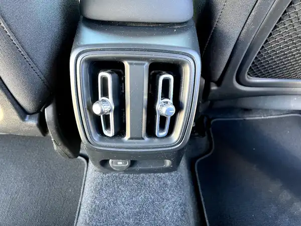 VOLVO C40 (17/27)