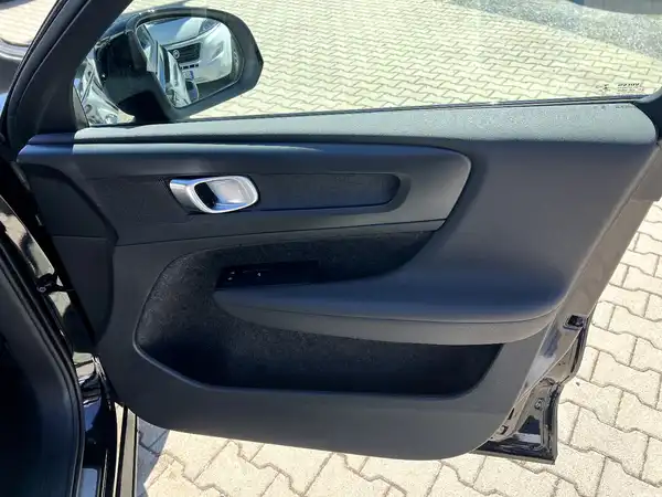 VOLVO C40 (20/27)