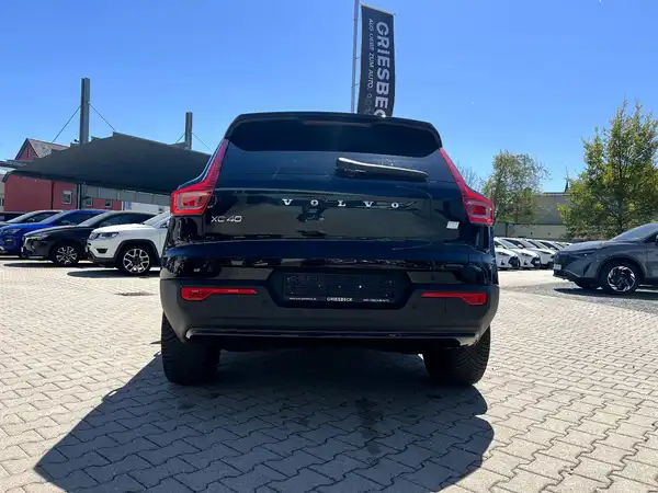 VOLVO C40 (3/27)