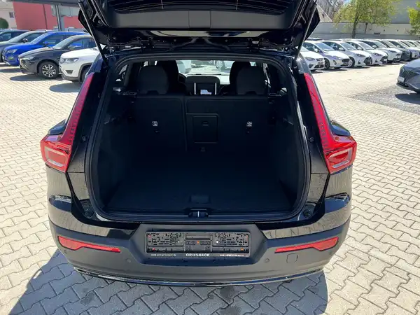 VOLVO C40 (7/27)