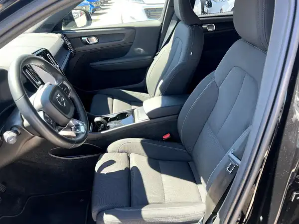 VOLVO C40 (8/27)
