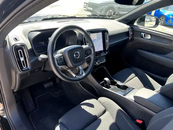 VOLVO C40 (9/27)