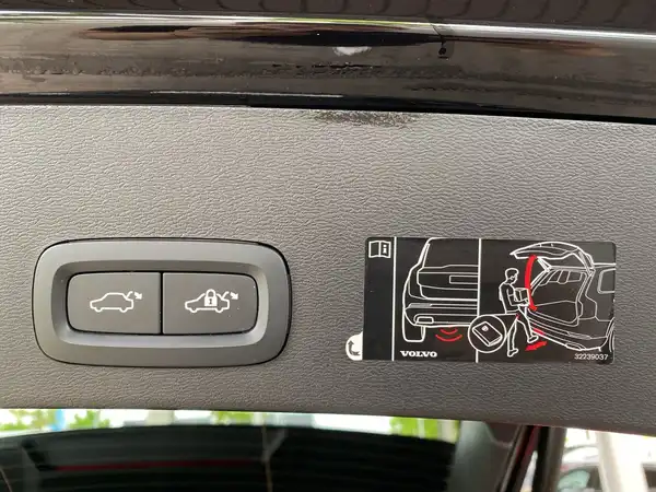 VOLVO C40 (20/20)