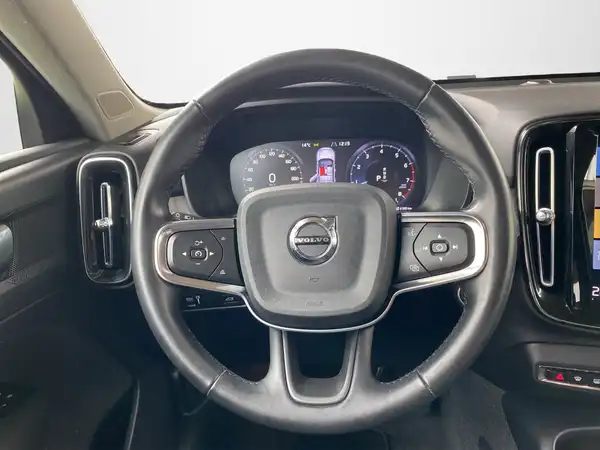 VOLVO C40 (10/20)