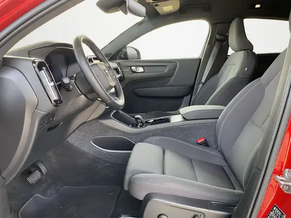 VOLVO C40 (7/23)