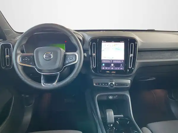 VOLVO C40 (8/23)