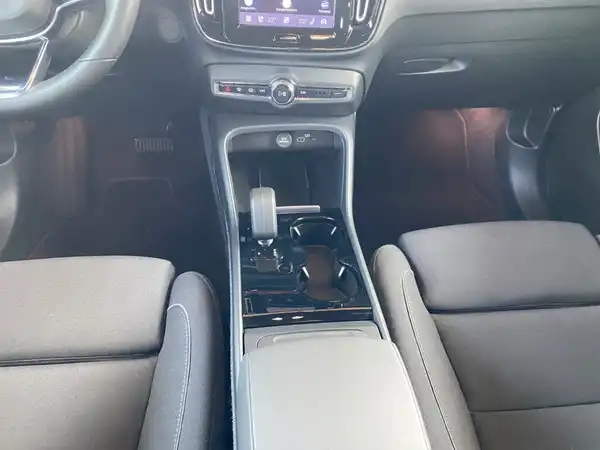 VOLVO C40 (9/23)