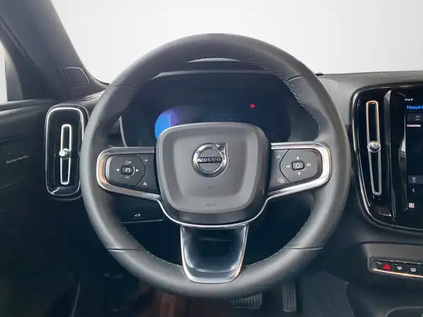 VOLVO C40 (11/24)