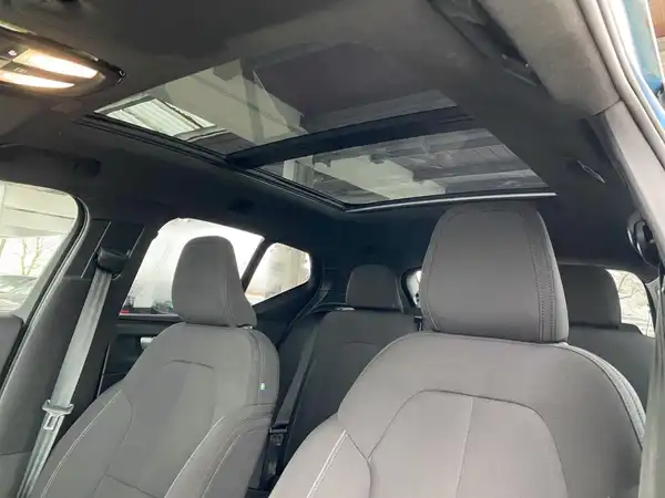 VOLVO C40 (23/24)