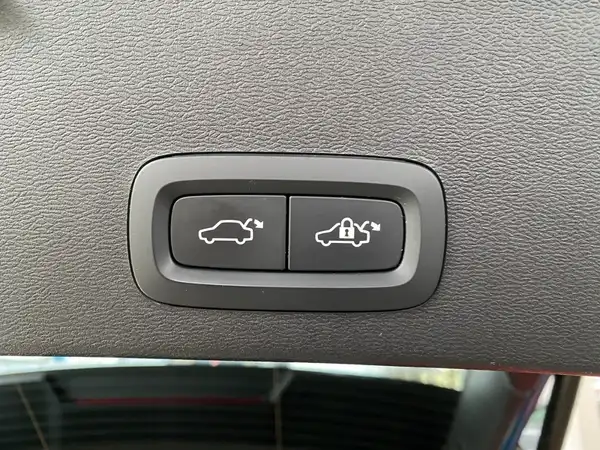 VOLVO C40 (24/24)