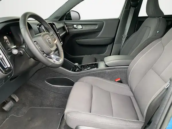 VOLVO C40 (8/24)