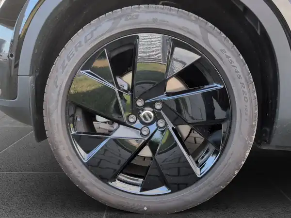 VOLVO C40 (15/18)