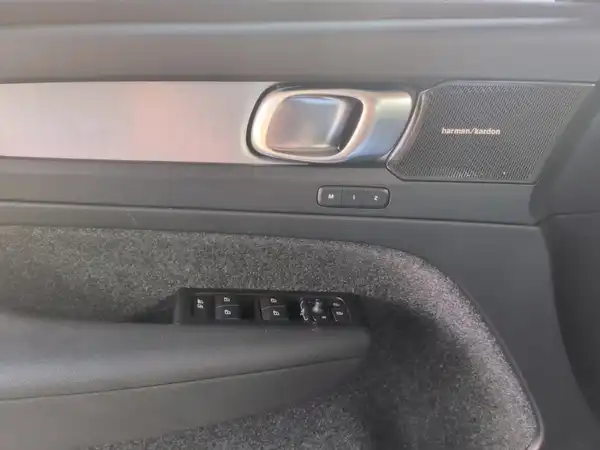 VOLVO C40 (17/18)