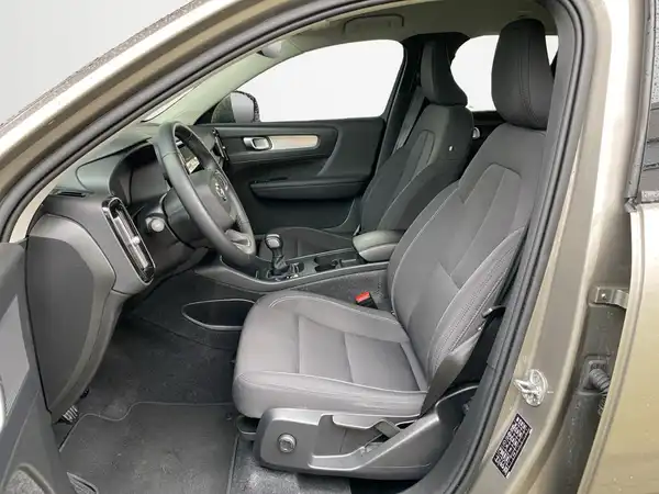 VOLVO C40 (8/20)