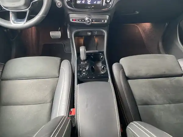 VOLVO C40 (9/21)
