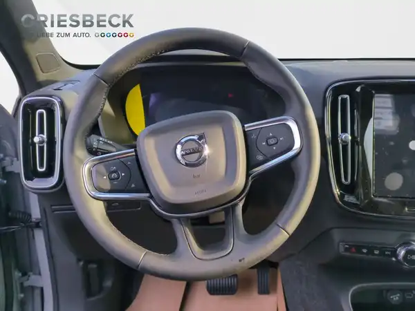 VOLVO EX40 (10/16)