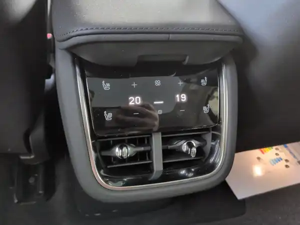 VOLVO S90 (19/19)