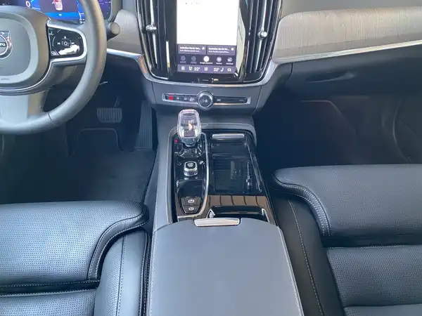 VOLVO S90 (9/23)